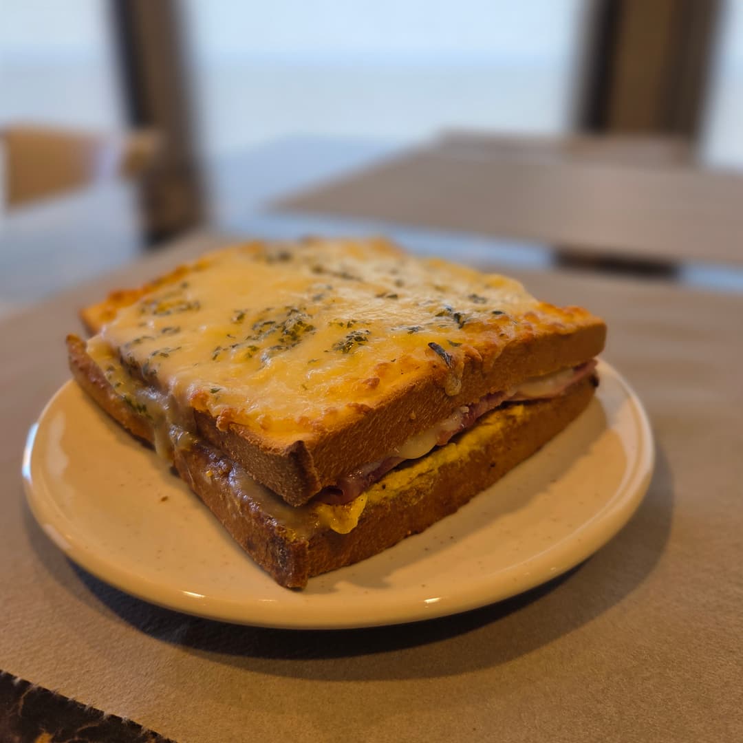 Croque jambon comté